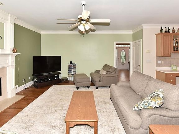 4th image of 936 Richmond Hill Ct