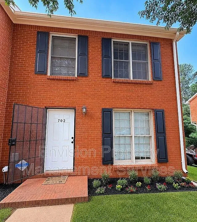 702 Redland Dr
