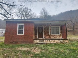 427 Long Fork Rd, Pecks Mill, WV 25547