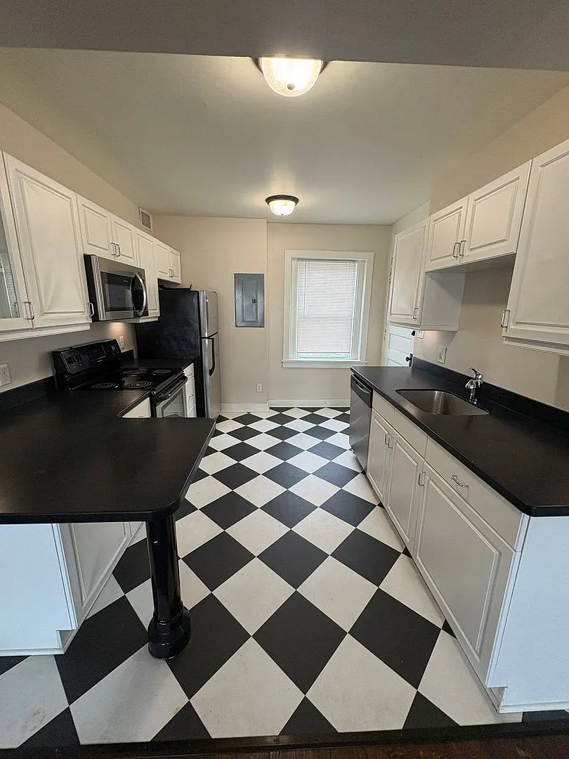 Carberry Apartments (3918 Cass St.) — Photo 2