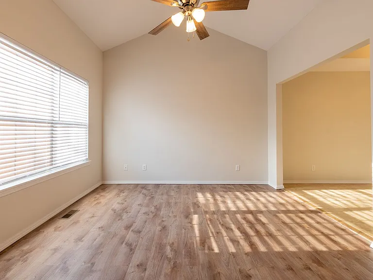 1156 S Grant Ave — Photo 3