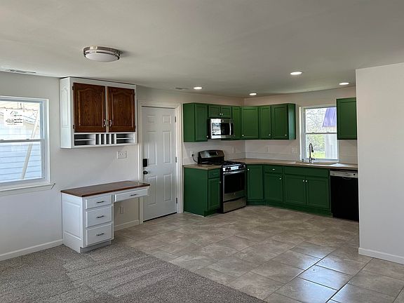2nd image of 608 Ratz St