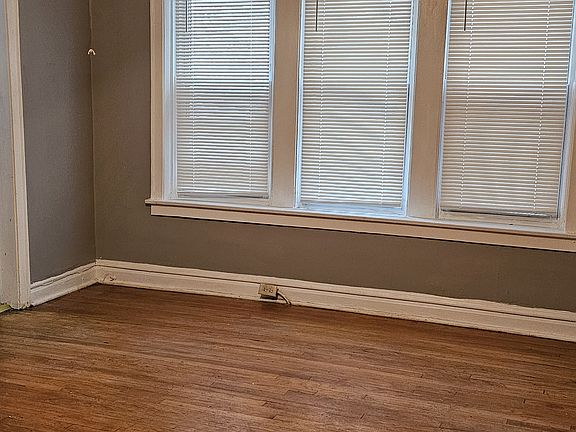 4th image of 1831 S Karlov Ave #1