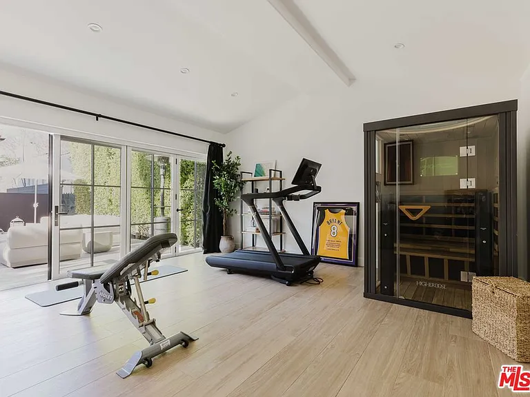 408 Westbourne Dr — Photo 34