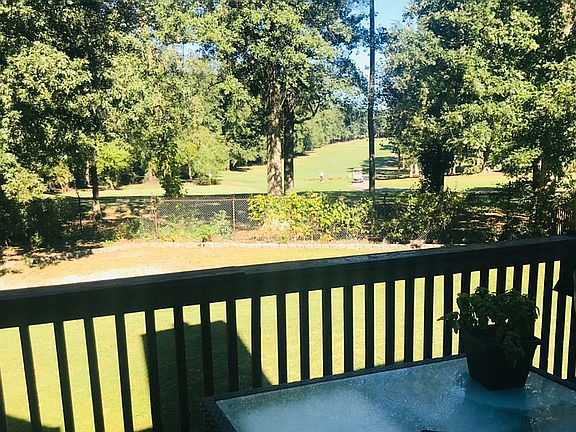 4th image of 383 Thorntree Ct
