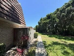 2110 21st Lane — Photo 3