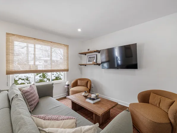 5025 Pine Knob Trl, Clarkston, MI 48346