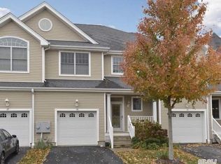 26 Emilys Way, East Setauket, NY 11733
