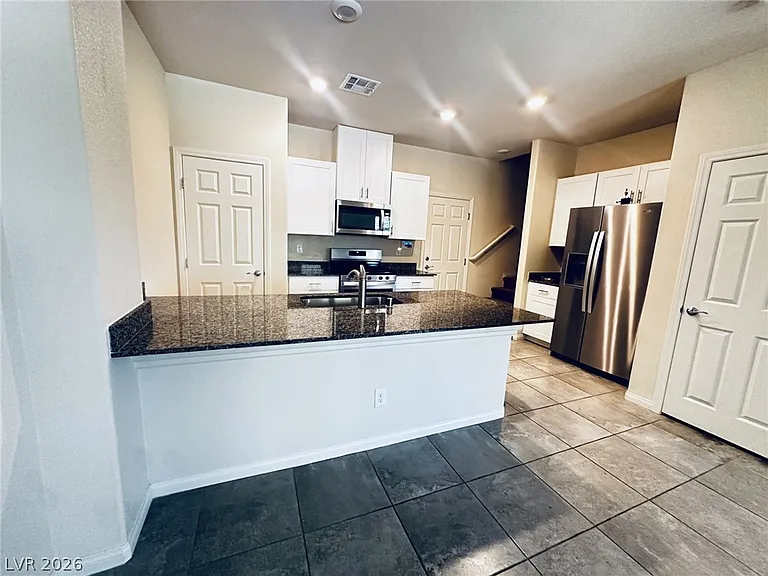 7331 Sunray Point St — Photo 3