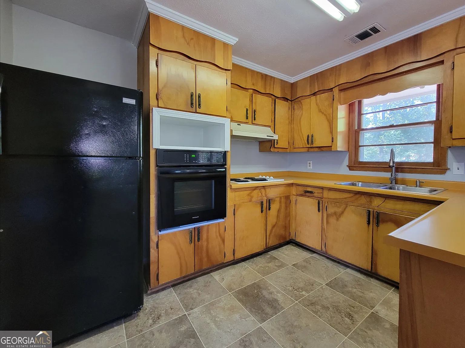 3 bed, 2.0 bath, 1070 sqft, $1,695 — Photo 4