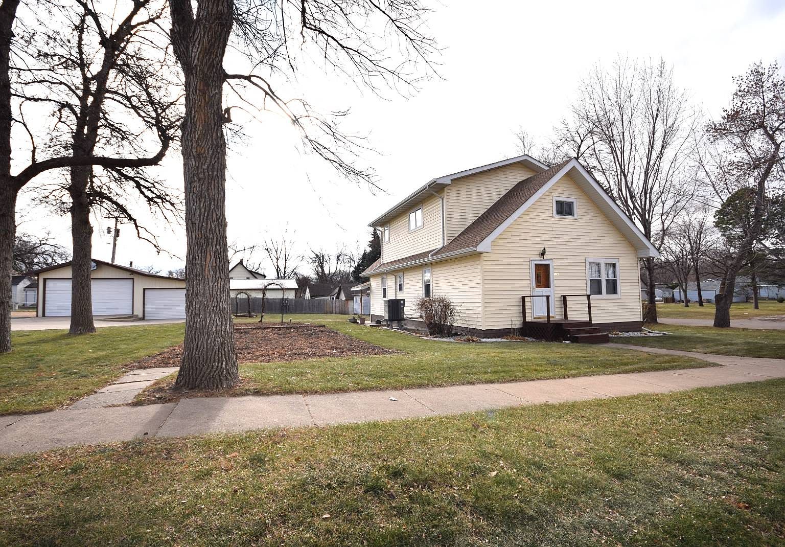 504 E Spruce St E, Sisseton, SD 57262 MLS 11227953 Zillow