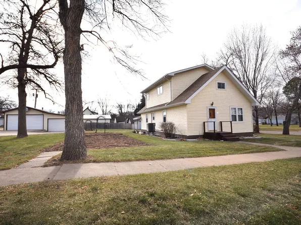 504 E Spruce St E, Sisseton, SD 57262