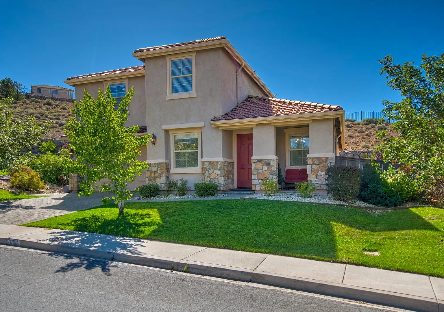 Spacious 4-Bedroom Home with Expansive Backyard in the North Valleys — Photo 3