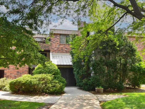 2350 West Good Hope ROAD #153, Glendale, WI 53209