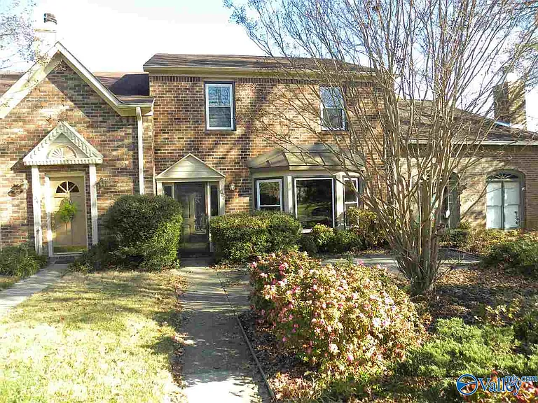 102 W Lake Cir — Photo 1