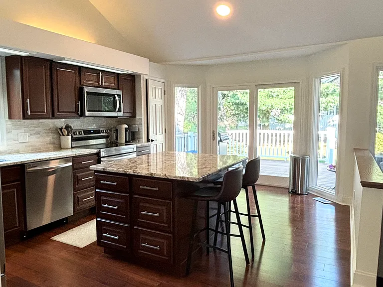 6035 Whitegate Xing — Photo 8