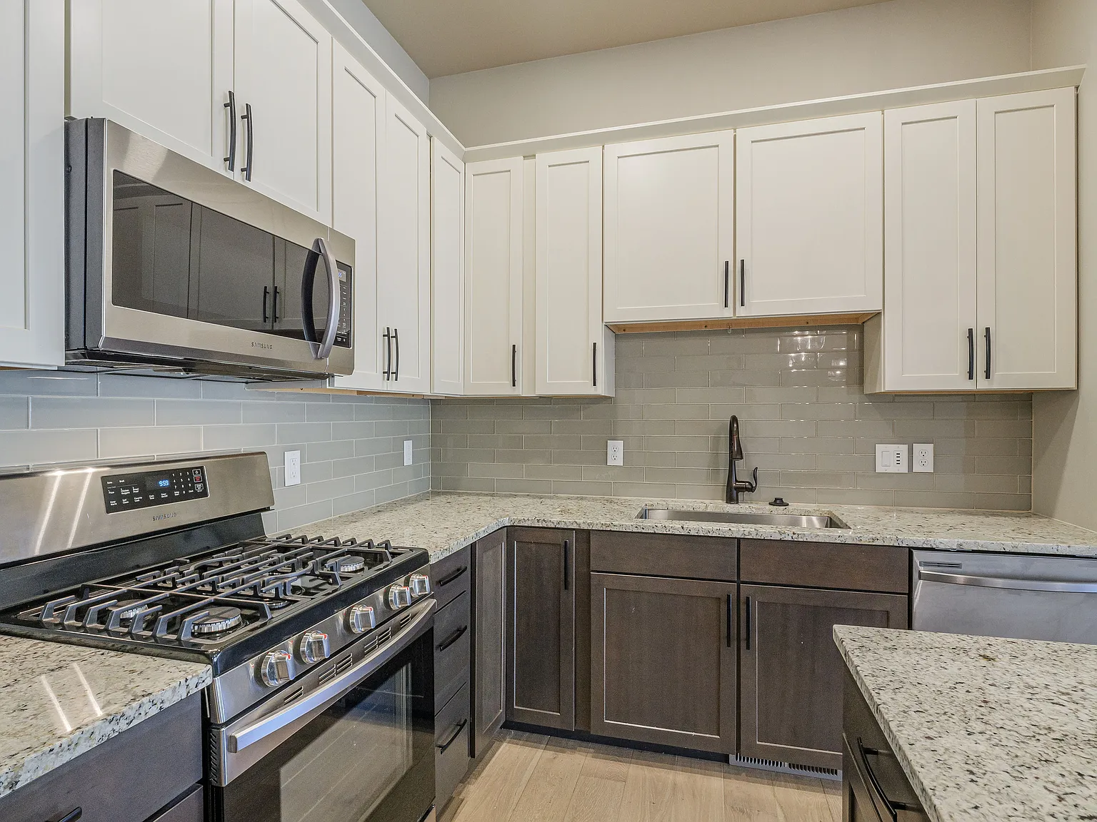 3 bed, 2056 sqft, $2,800 — Photo 4