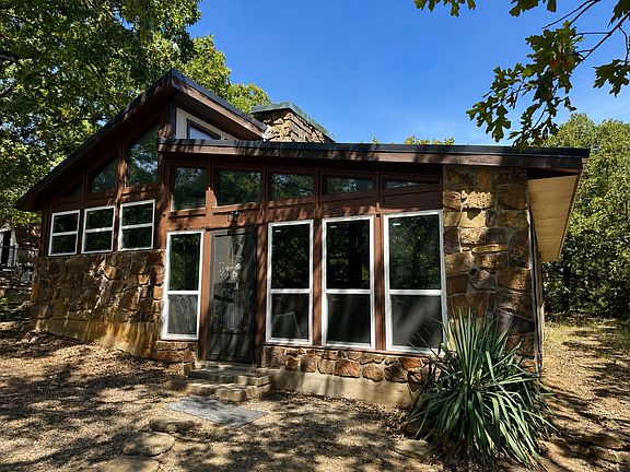 3rd image of 427 Lake Rd