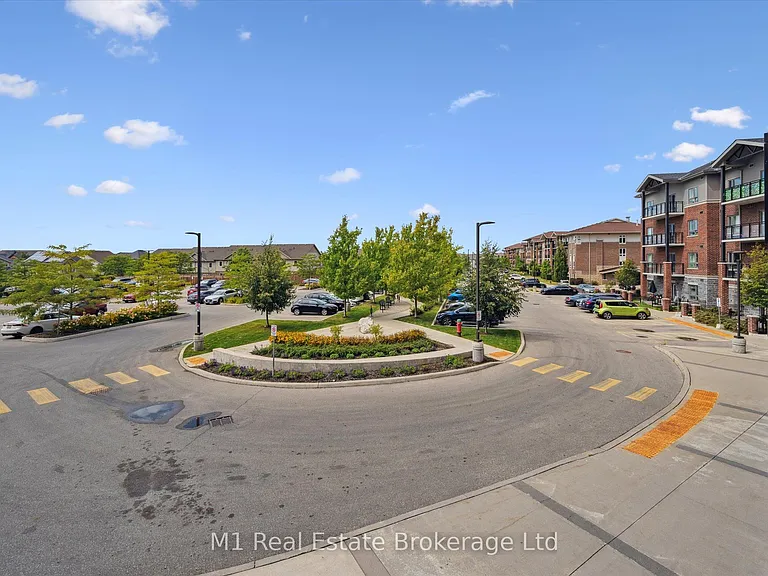 35 Kingsbury Sq #215 — Photo 32