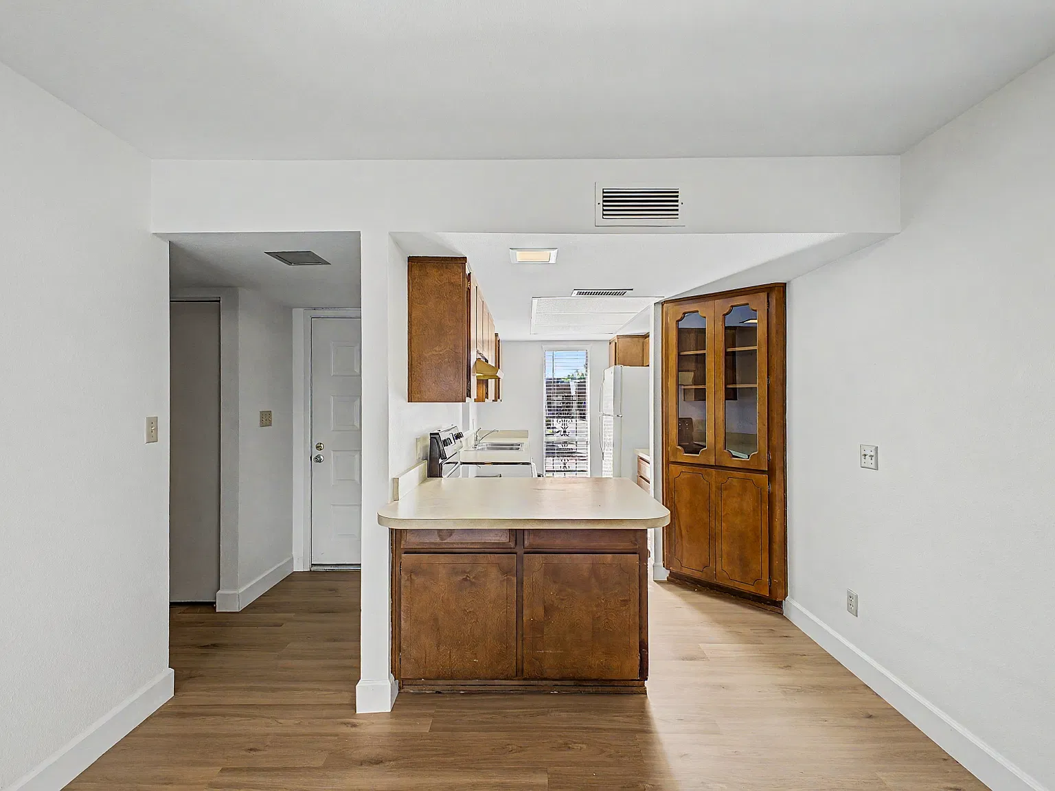 2 bed, 1111 sqft, $2,100 — Photo 3