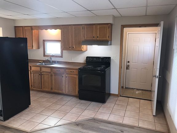 4th image of 409 Fairview Ave N #1
