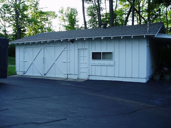 Detached Garage/Workshop
