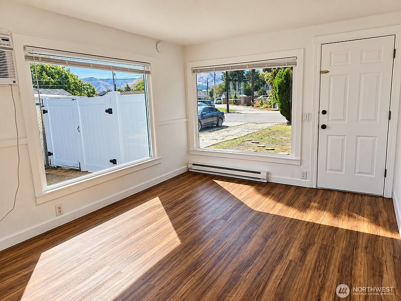 4th image of 525 Ross Avenue