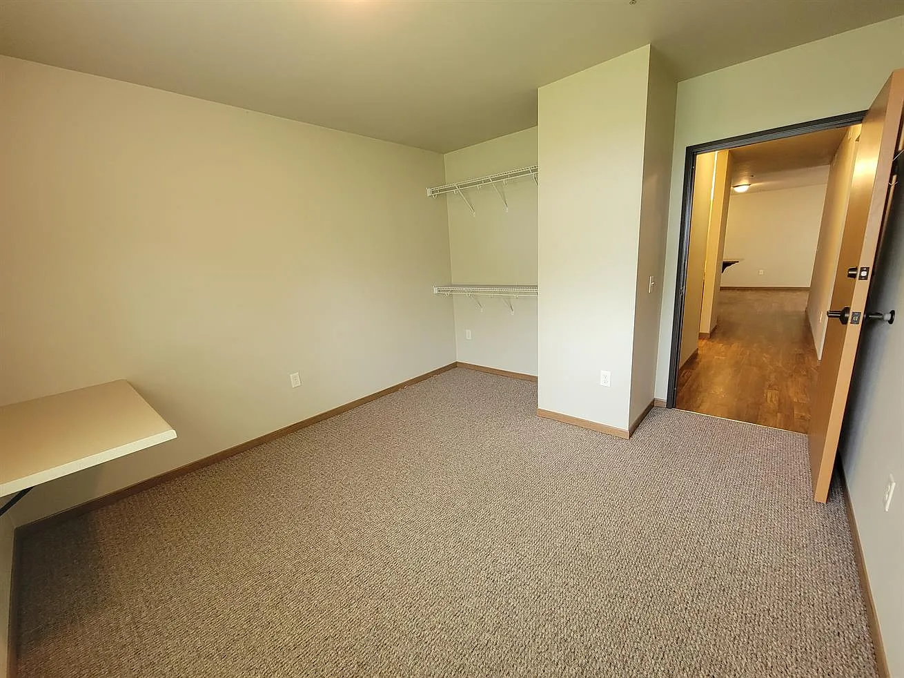 3 bed, $1,300 — Photo 4