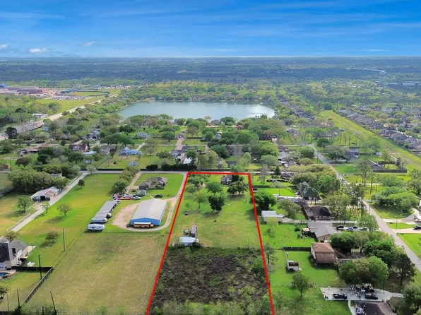 2326 Brookney St, Pearland, TX 77584