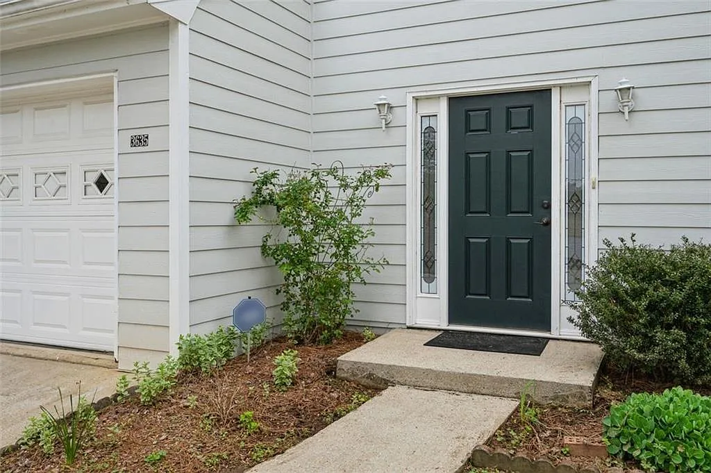 3 bed, 2.5 bath, 1860 sqft, $2,400 — Photo 3