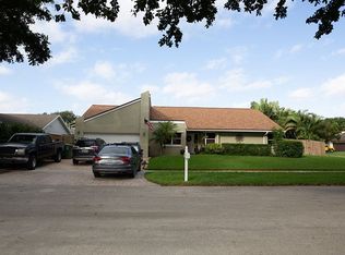 2400 NW 101st Ter, Pembroke Pines, FL 33026