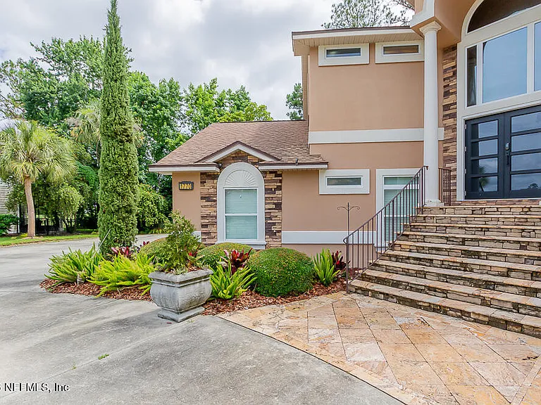 1770 Victoria Chase Ct — Photo 42