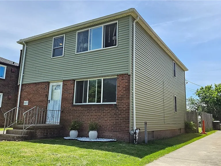 1377 Sheridan Dr #UPPER — Photo 1