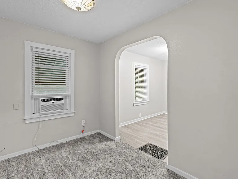 2936 N Hanley Rd — Photo 7