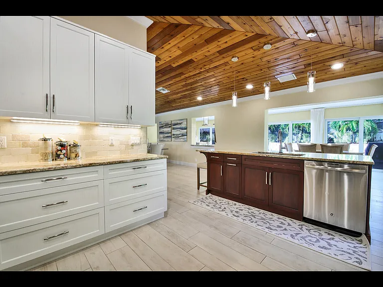 451 N Lyra Cir — Photo 12