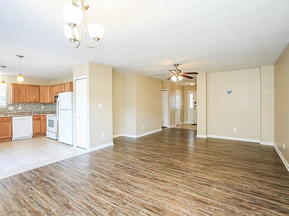 4th image of 1054 Swinton Way