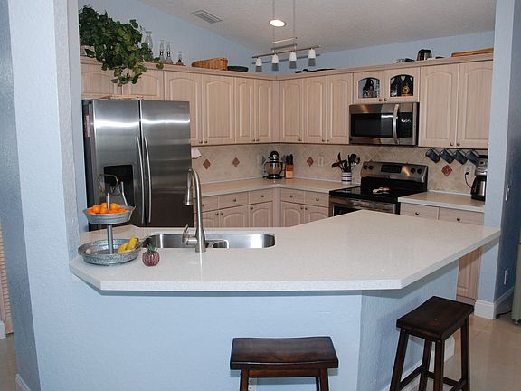 5th image of 520 Carrington Dr