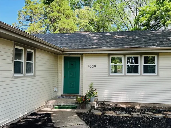 7039 N Charlotte St, Gladstone, MO 64118
