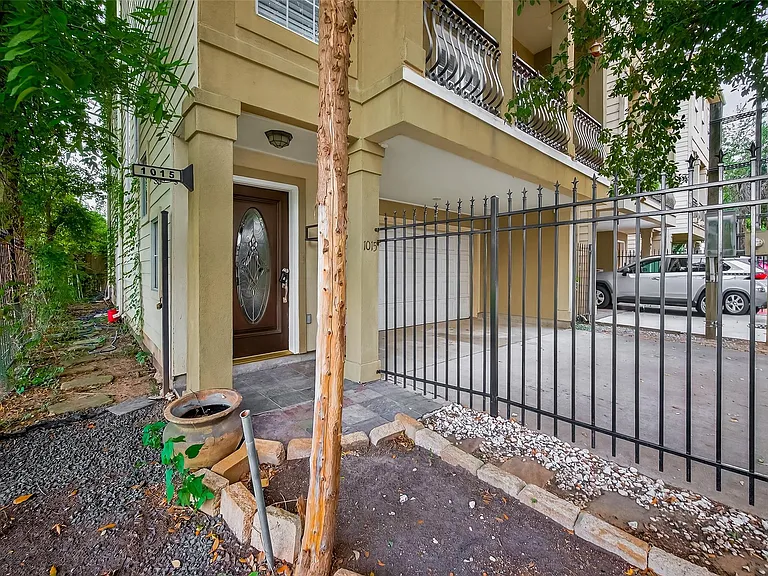 1015 Stanford St — Photo 6