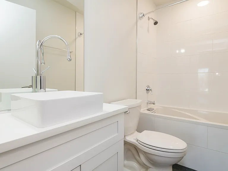 Vine Place Apartments — Photo 17