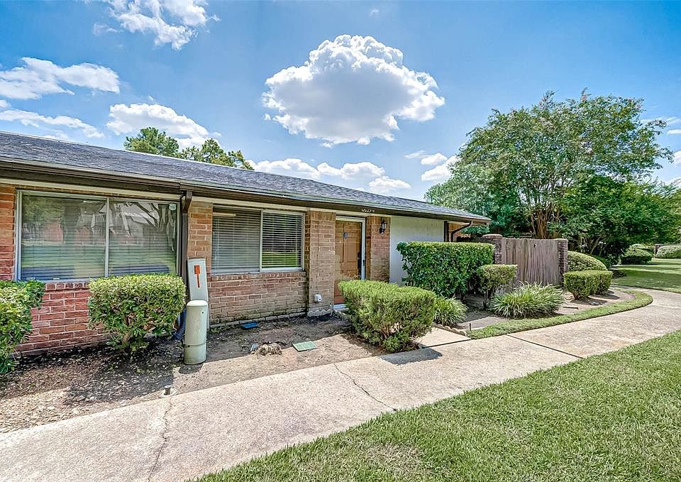 1st image of 12025 Greenwood Forest Dr