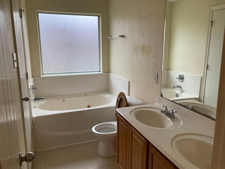 1898 Cedar Ln — Photo 10