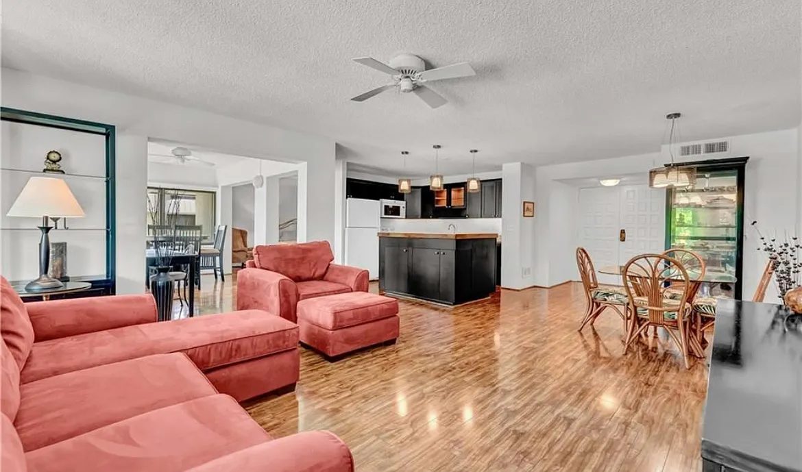 2 bed, 1040 sqft, $2,000 — Photo 2