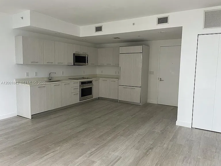 55 SW 9th St #3102 — Photo 3