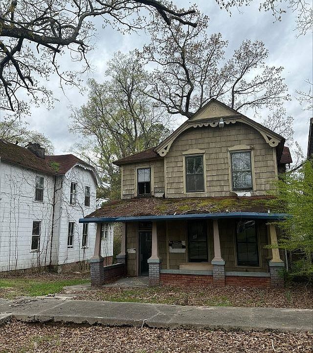 2nd image of 705 Austin Ave