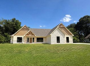 5040 N Farm Road 195, Paris, TX 75462