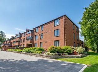 Ancaster Mews, Hamilton, ON L9G 4E7