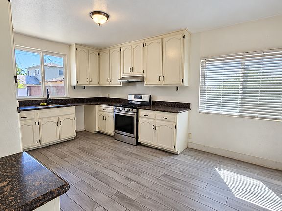 5th image of 522 Harps St