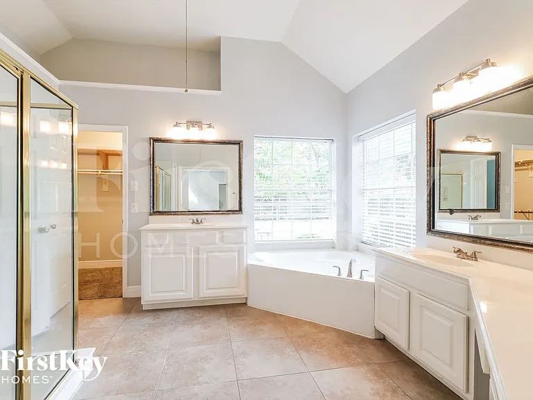 2407 Spanish Oak Hill Ct — Photo 11
