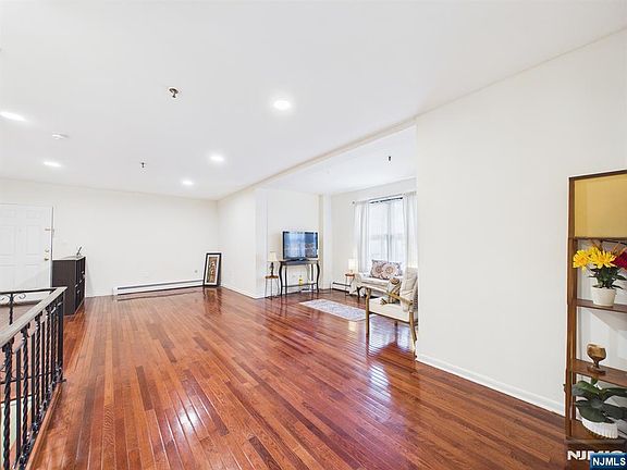 2nd image of 4905 Park Ave APT 1C